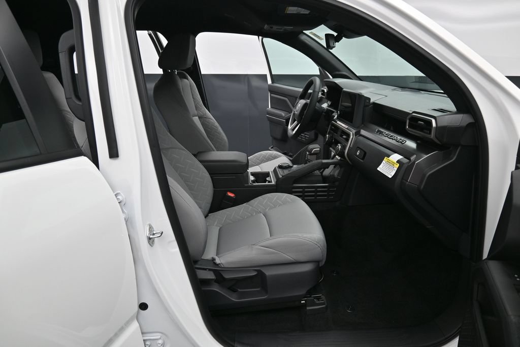 Certified 2026 Toyota Tacoma SR5 AWD/4WD image 32