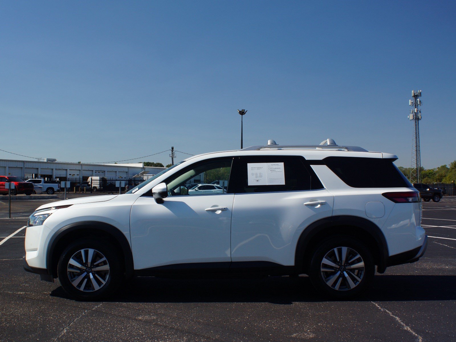 Used 2025 Nissan Pathfinder SL FWD image 13
