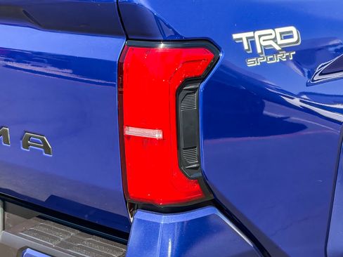 Used 2025 Toyota Tacoma TRD Sport AWD/4WD image 8