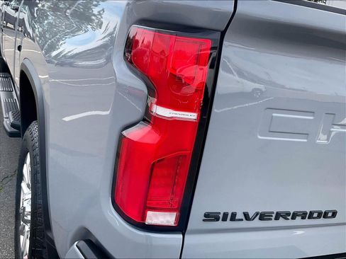 Used 2024 Chevrolet Silverado 2500 LTZ w/ LTZ Plus Package image 31