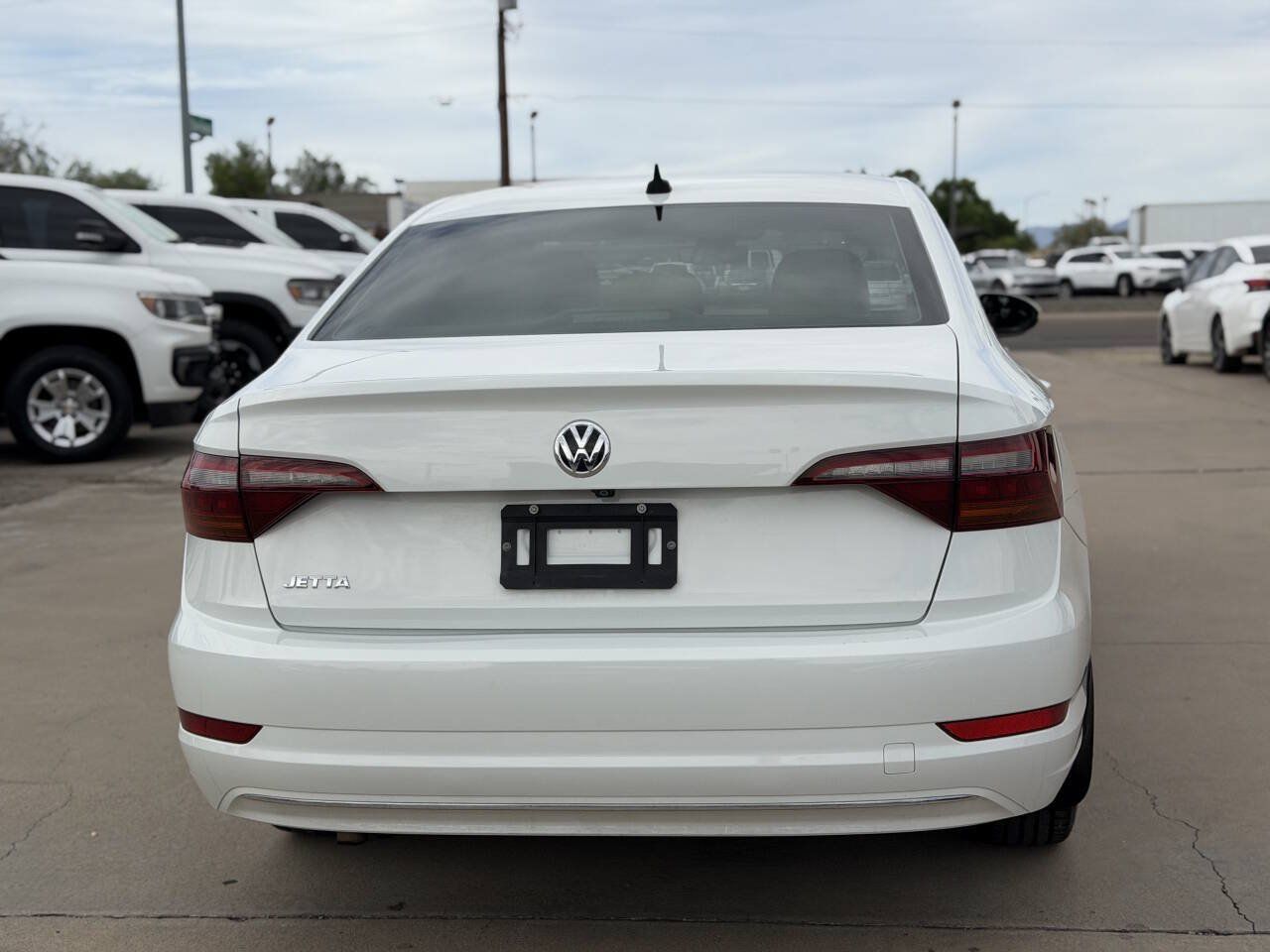 Used 2019 Volkswagen Jetta SEL w/ Cold Weather Package FWD image 5