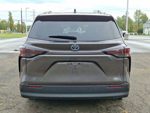 Used 2023 Toyota Sienna XLE image 24