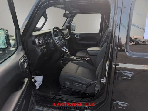Used 2018 Jeep Wrangler Unlimited Sahara w/ LED Lighting Group AWD/4WD image 21