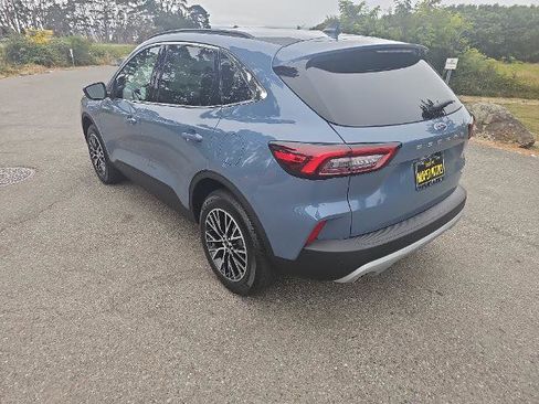 New 2025 Ford Escape SE image 3