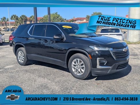 Used 2022 Chevrolet Traverse LS FWD image 2