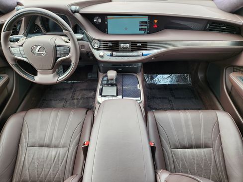 Used 2018 Lexus LS 500 w/ Interior Upgrade Package RWD image 33