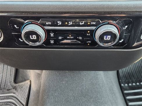 Used 2023 Chevrolet Silverado 1500 LT image 17