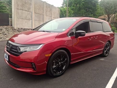 Certified 2024 Honda Odyssey Sport image 3