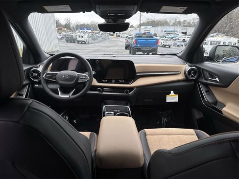 New 2025 Chevrolet Equinox ACTIV w/ Safety and Technology Package image 29