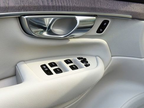 New 2026 Volvo XC90 T8 Ultra w/ Protection Package Premier image 18