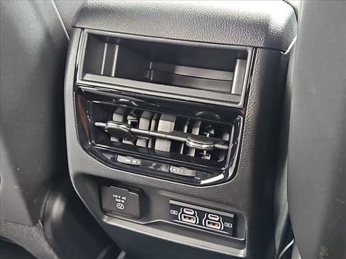 Used 2025 Jeep Grand Cherokee Altitude AWD/4WD image 25