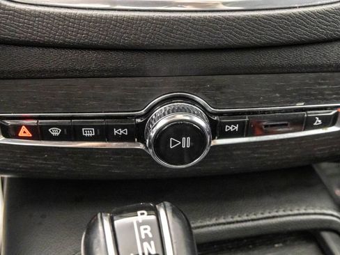 Used 2020 Volvo XC90 T5 Momentum w/ Protection Package AWD/4WD image 19