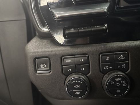 Used 2025 Chevrolet Silverado 2500 LTZ w/ LTZ Premium Package AWD/4WD image 23