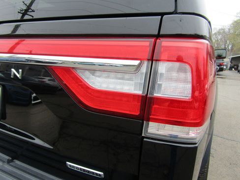 Used 2016 Lincoln Navigator L Select image 9