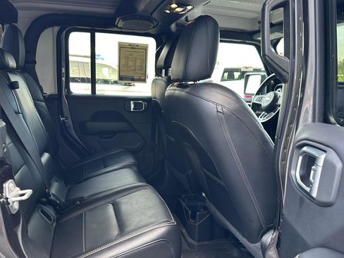 Used 2021 Jeep Gladiator Overland w/ Popular Equipment Package image 11