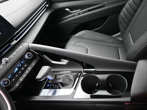 New 2026 Hyundai Elantra Limited image 19