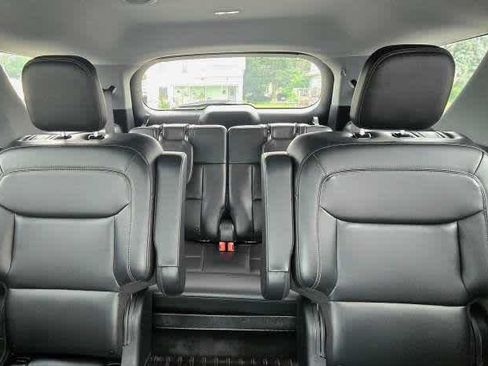 Used 2023 Ford Explorer XLT w/ Equipment Group 202A AWD/4WD image 9