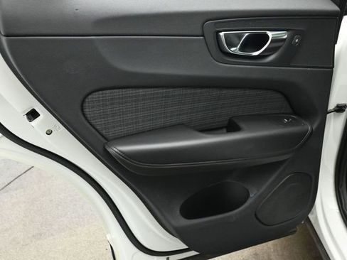 Used 2023 Volvo XC60 B5 Core image 13