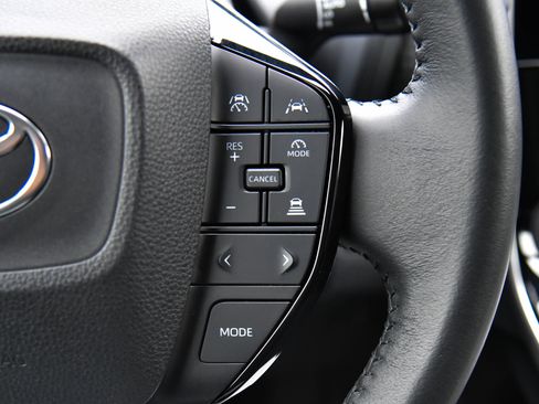 Used 2023 Toyota bZ4X FWD image 29