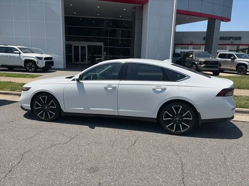 Used 2025 Honda Accord Touring image 3