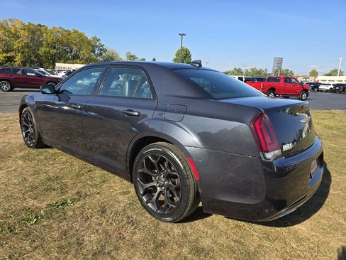 Used 2019 Chrysler 300 S image 7