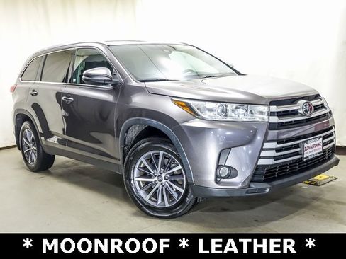 Used 2019 Toyota Highlander XLE image 2