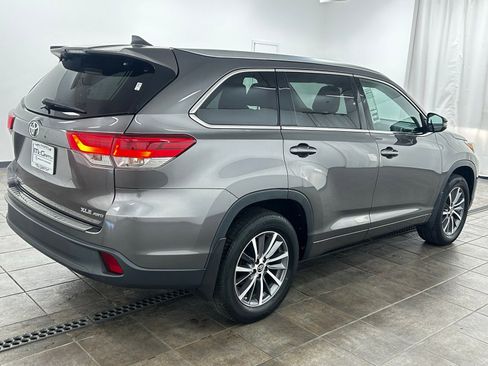 Used 2018 Toyota Highlander XLE AWD/4WD image 5