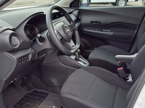 Used 2024 Nissan Kicks S image 6