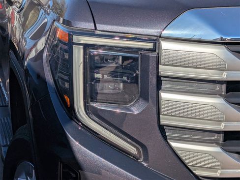 Used 2025 GMC Sierra 1500 SLE image 4