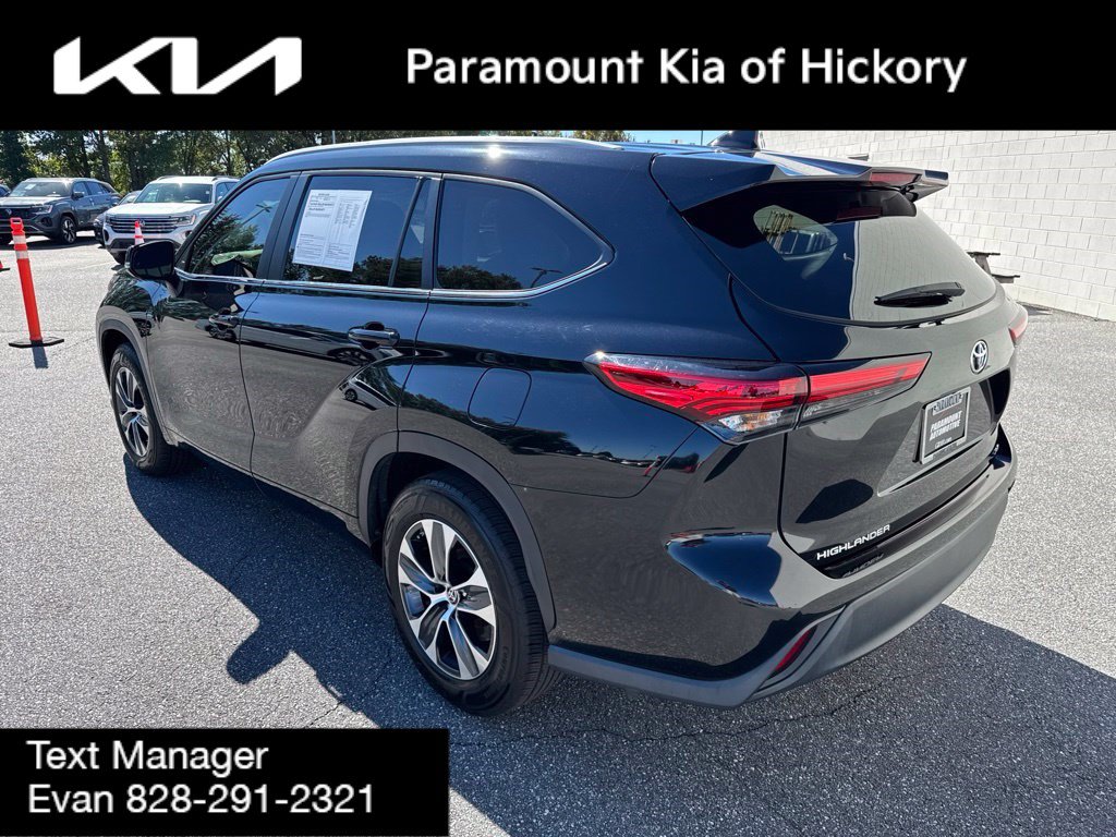 Used 2023 Toyota Highlander XLE FWD image 5