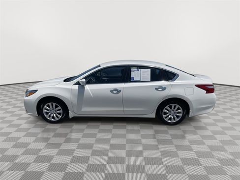 Used 2016 Nissan Altima 2.5 S w/ Power Driver Seat Package FWD image 5