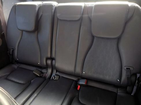 Used 2025 Kia Carnival FWD image 12