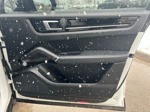 Used 2021 Porsche Cayenne Base image 30