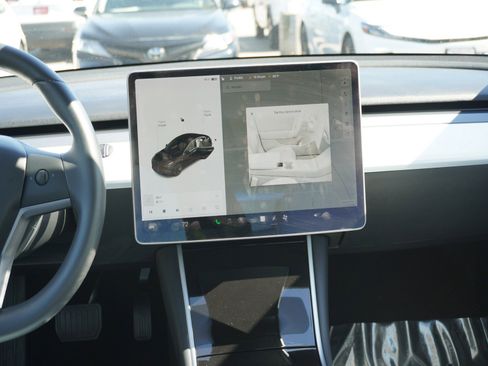 Used 2018 Tesla Model 3 Long Range image 15