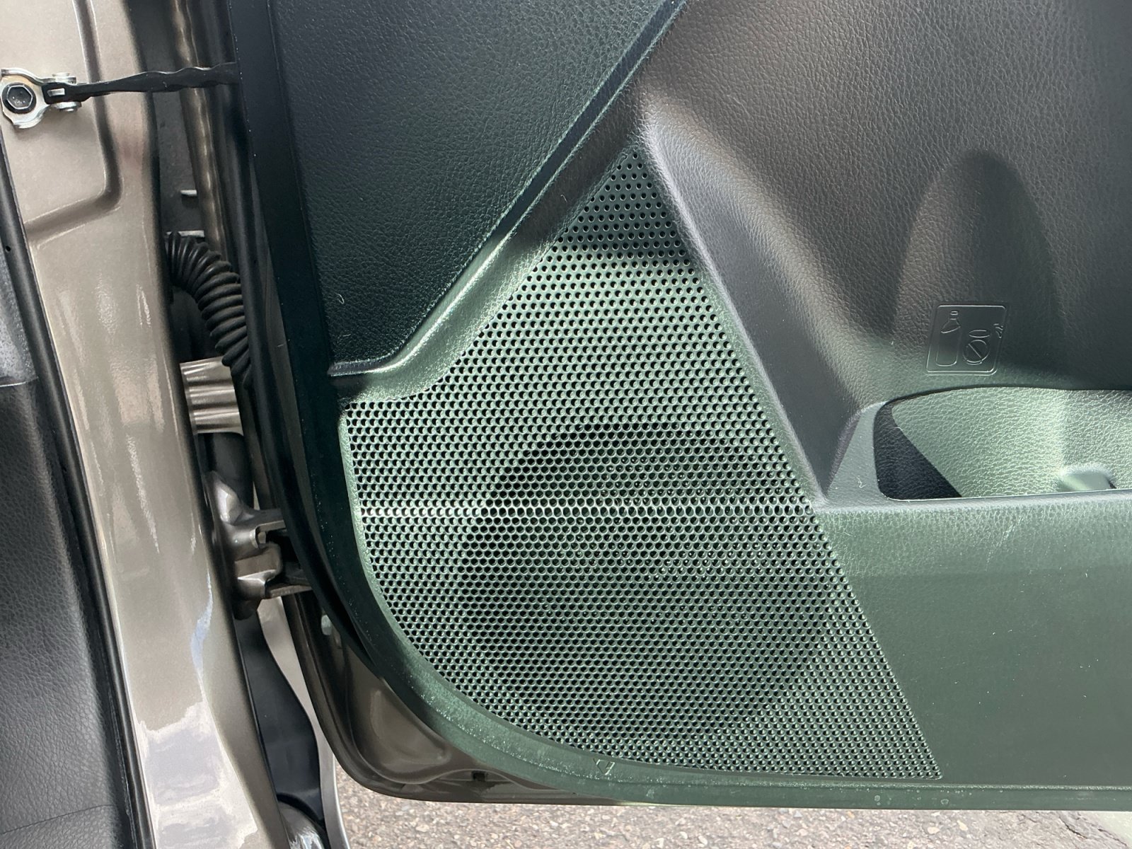 Used 2019 Toyota Corolla LE w/ Carpet Mat Package (TMS) FWD image 27