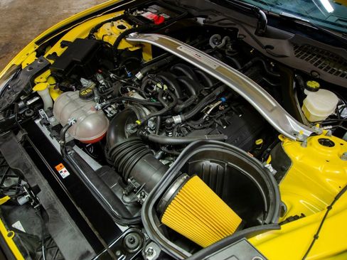 Used 2016 Ford Mustang Shelby GT350 w/ Technology Package image 31