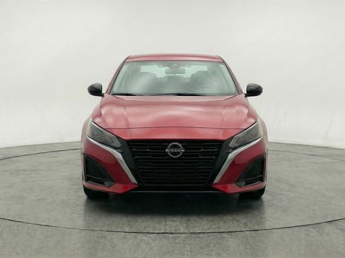 Used 2025 Nissan Altima 2.5 SV image 2