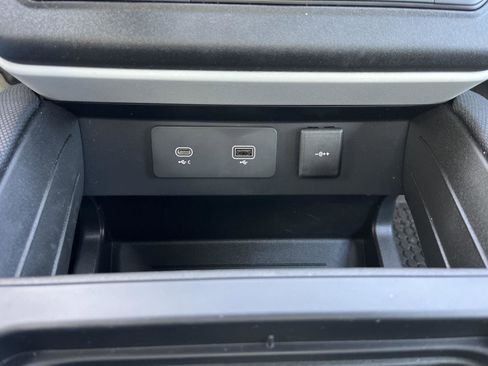 Used 2023 Land Rover Defender 110 X-Dynamic SE image 20