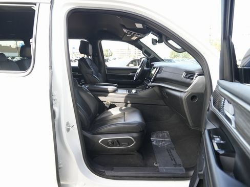 Used 2023 Jeep Wagoneer L Series II image 21