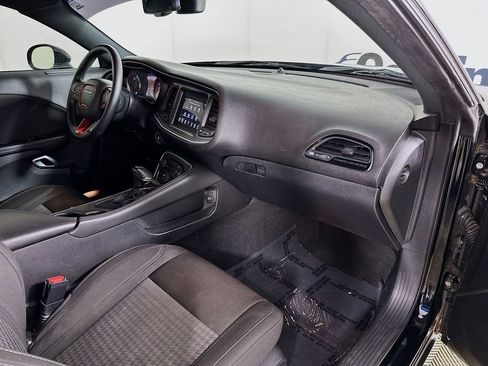 Used 2019 Dodge Challenger SXT RWD image 34