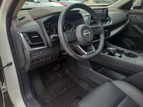 Certified 2023 Nissan Rogue SV w/ SV Premium B Package FWD image 17