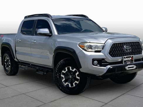 Used 2018 Toyota Tacoma TRD Off-Road w/ Technology Package AWD/4WD image 3