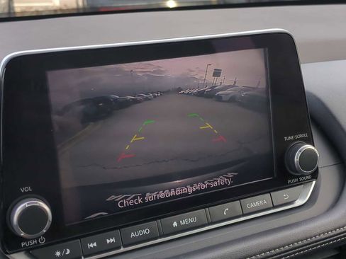 Used 2023 Nissan Rogue SV image 14