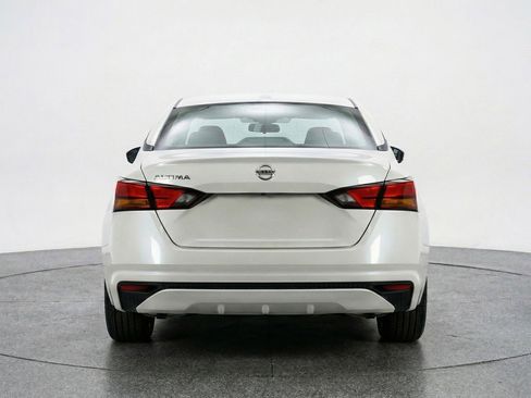 Used 2025 Nissan Altima 2.5 SV FWD image 7