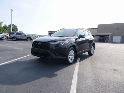 Used 2024 Toyota Corolla Cross LE image 8