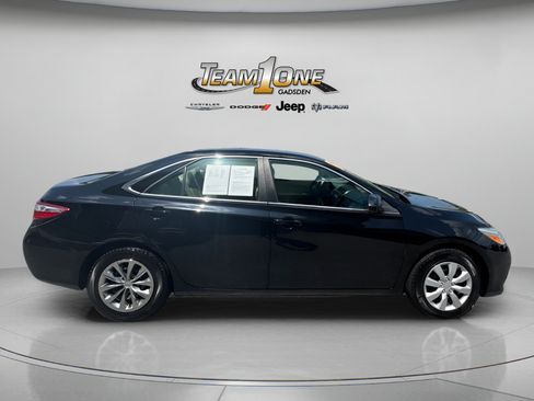 Used 2016 Toyota Camry LE FWD image 9