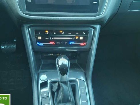 Used 2024 Volkswagen Tiguan SE image 25