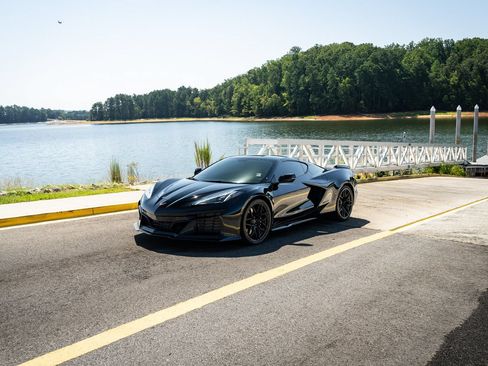 Used 2023 Chevrolet Corvette Z06 RWD image 8