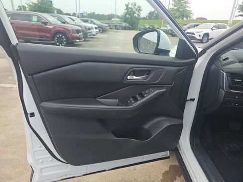 Used 2025 Nissan Rogue SV FWD image 11