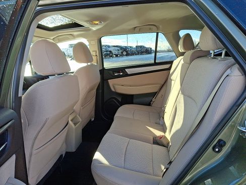 Used 2017 Subaru Outback 2.5i Premium image 10